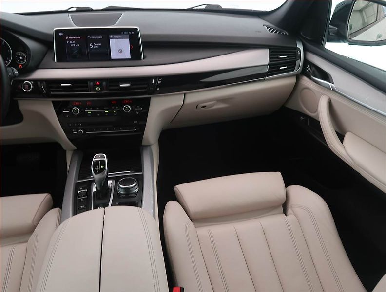 BMW X5 (2018) xDrive40d - fotka 8 z 14