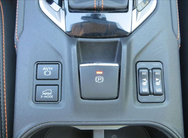 Subaru XV 2,0 i Executive ES Lineartroni - fotka 15 z 40