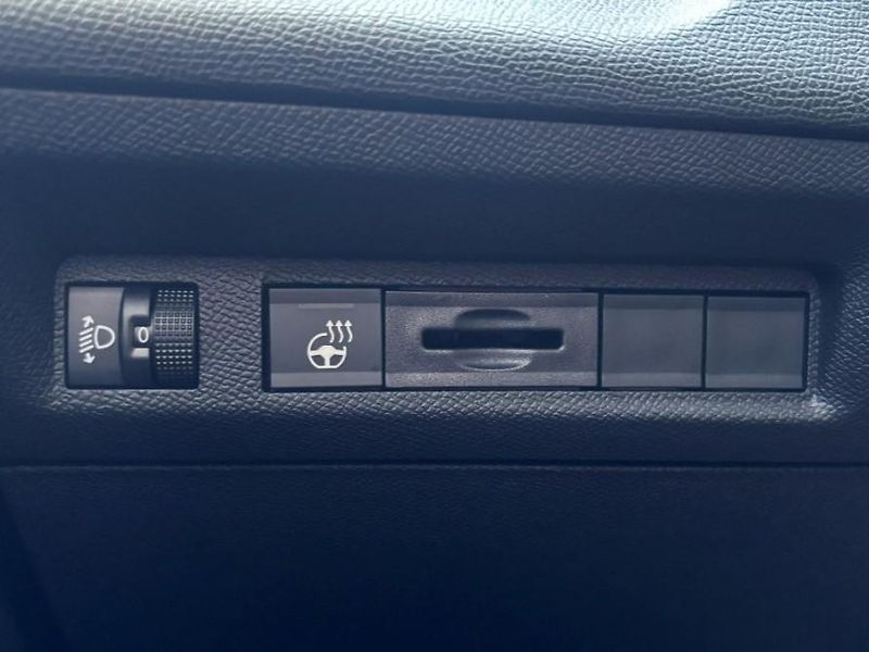 Peugeot 308 ALLURE 1.5 BlueHDi 96 kW - fotka 22 z 24