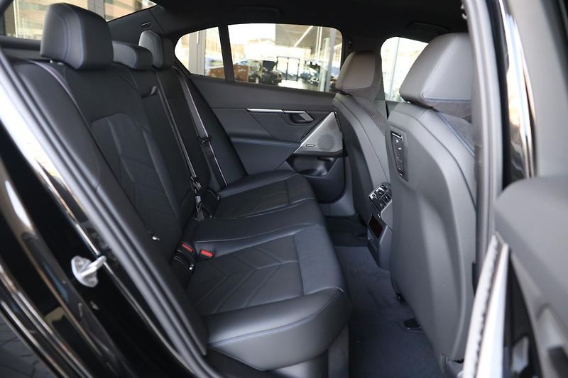 BMW Řada 5 540d xDrive Sedan - fotka 6 z 18