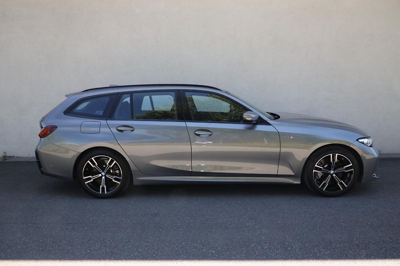 BMW Řada 3 330i xDrive Touring - fotka 4 z 22