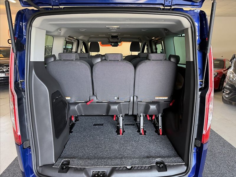 Ford Tourneo Custom 2,2 Titanium,114kW,1maj. - fotka 25 z 32