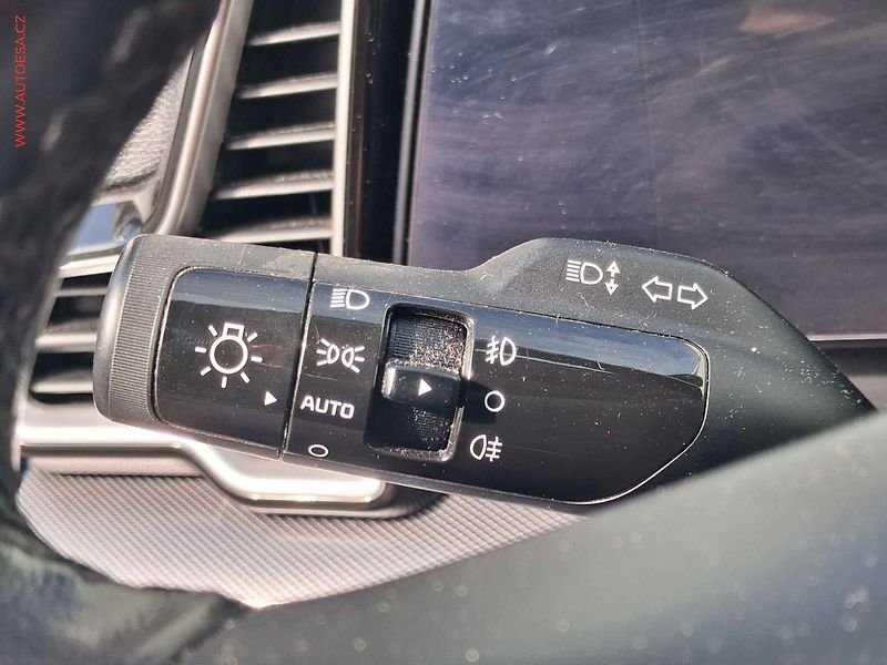 Kia Sportage (2023) 1.6 T-GDi, ČR, TOP, LED - fotka 18 z 23