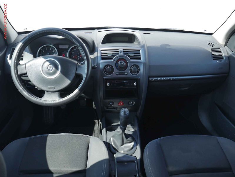 Renault Mégane (2008) 1.6i, ČR - fotka 8 z 13
