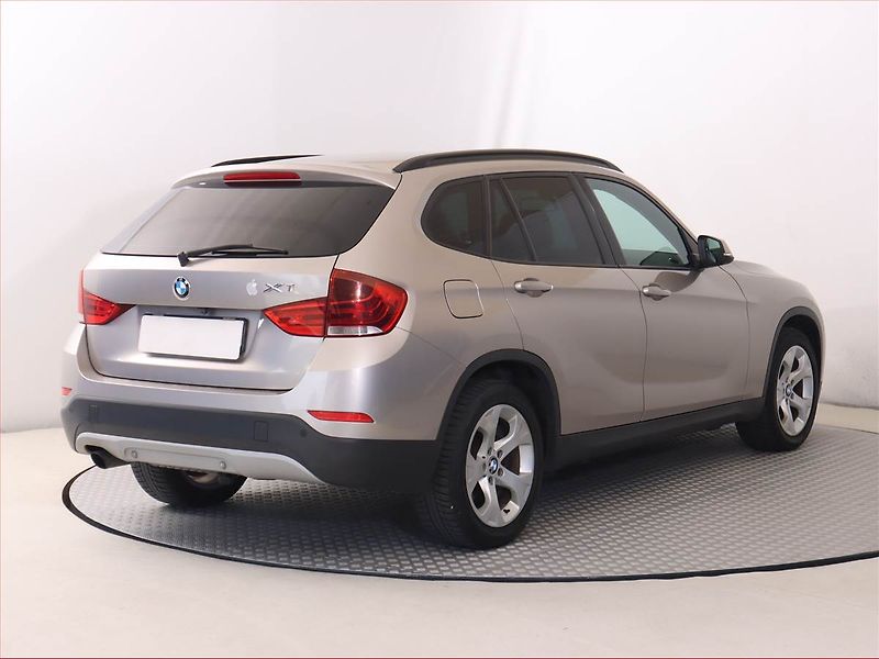 BMW X1 (2013) sDrive18d, Automat - fotka 5 z 16