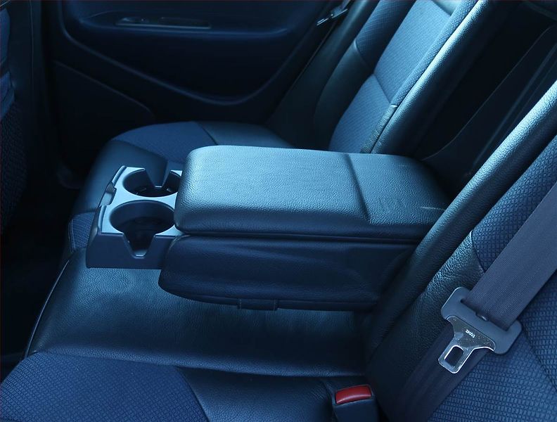Volvo S60 (2000) 2.4, nová STK, rezervace - fotka 16 z 16