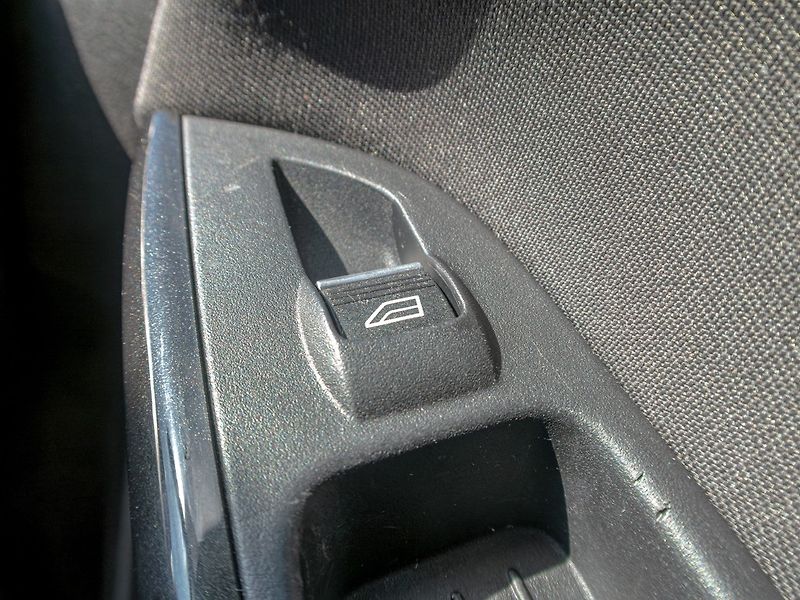 Ford Focus (2015) ČR 1.6D 85KW – PO ROZVODECH - fotka 25 z 43