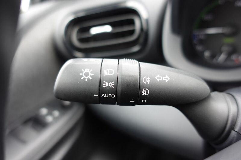 Toyota Yaris 1,5HSD Comfort - fotka 23 z 26