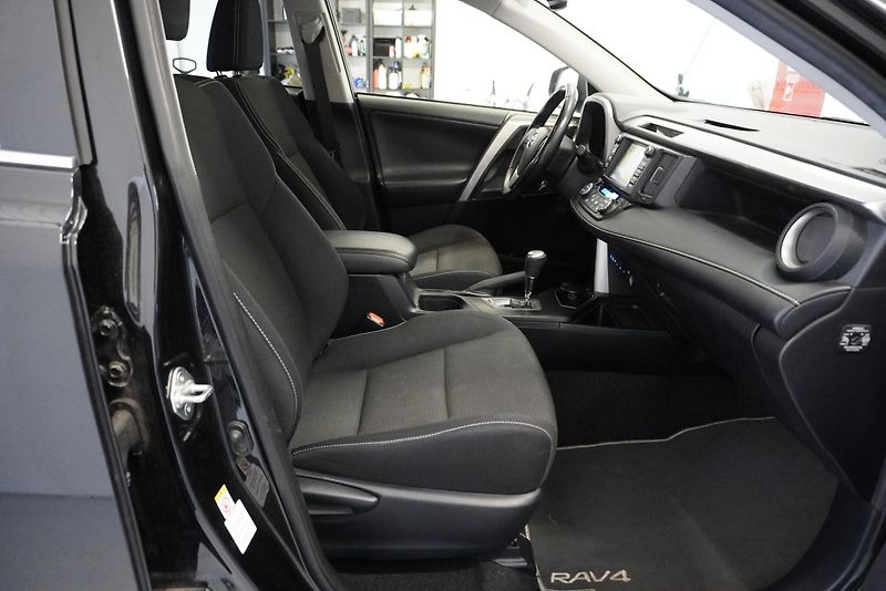 Toyota RAV4 2,5 HYBRID H3 4X2 AUT. - fotka 26 z 28