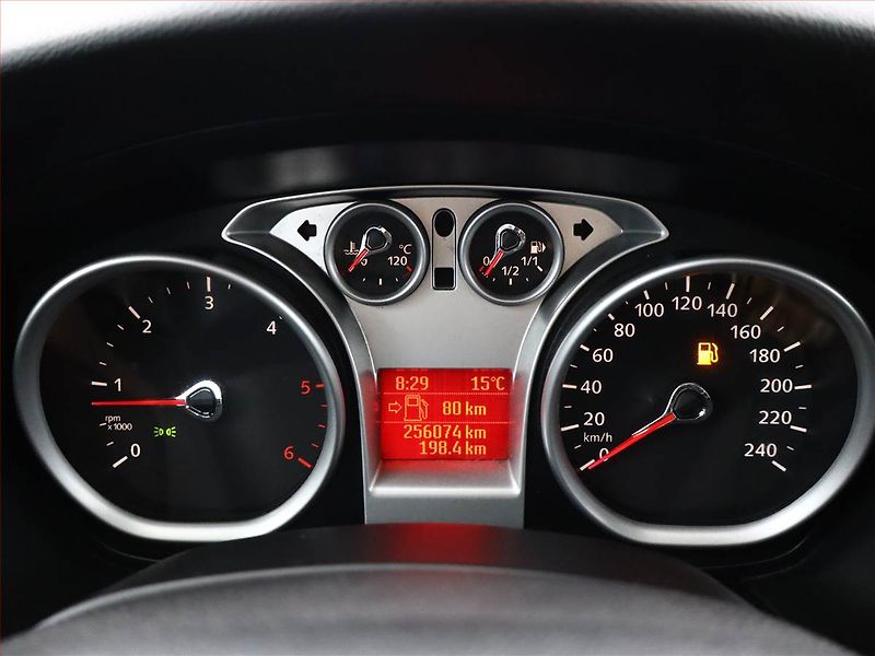 Ford Focus (2008) 1.6 TDCi, jezdí výborně - fotka 8 z 10