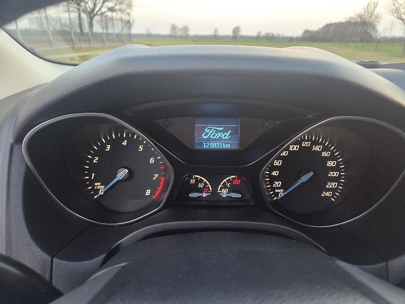 Ford Focus 1.0 ecoboost 74 kW, top stav - fotka 19 z 23