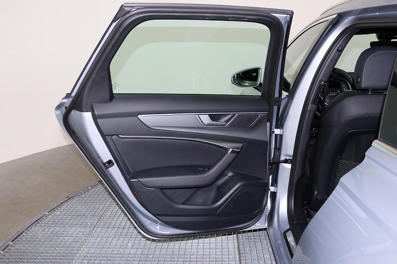 Audi A6 Avant Sline 50 TDI quattro tiptronic - fotka 9 z 25