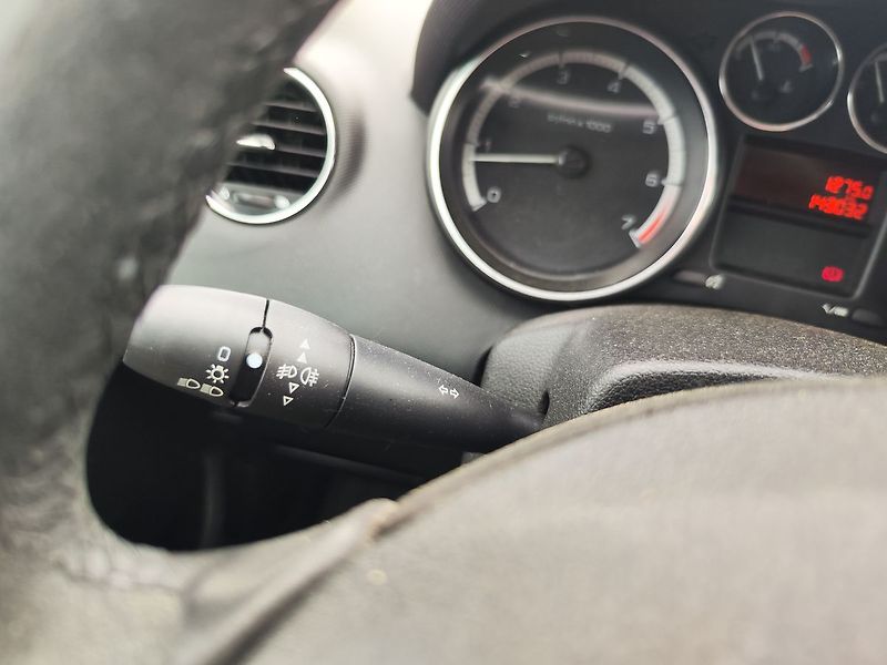 Peugeot 308 1.6VTi/88kW Premium - fotka 17 z 21