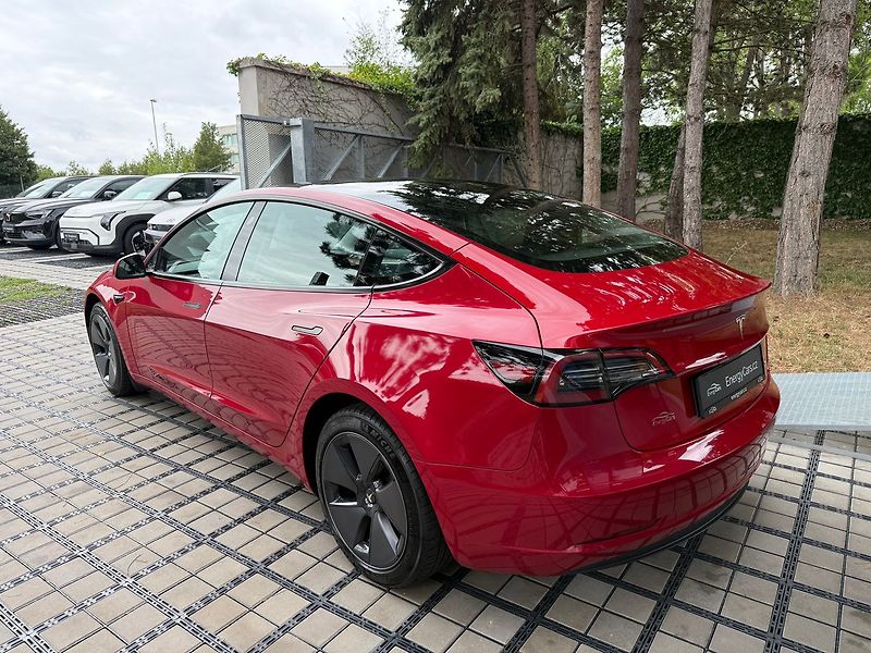 Tesla Model 3 Long Range AWD - fotka 4 z 40
