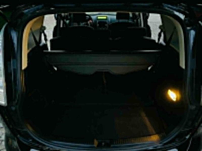 Mazda 5 1.8i 85KW BENZIN MANUÁL VÝHŘEV - fotka 22 z 38