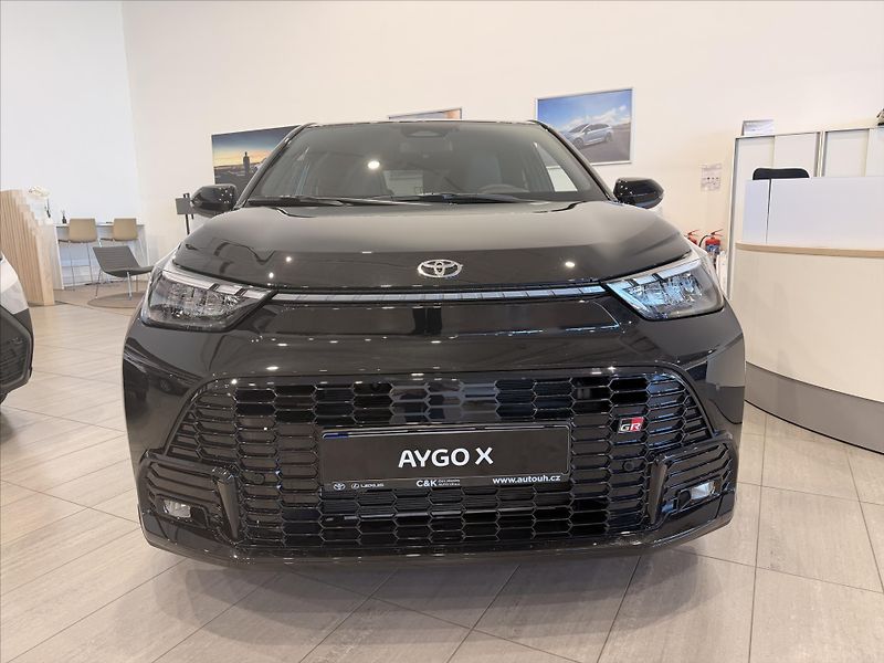 Toyota Aygo 1,5 GR Sport  Hybrid (116k) - fotka 2 z 9