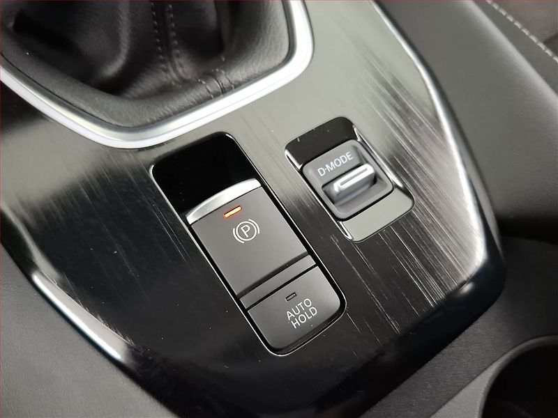 Nissan Qashqai (2022) 1.3 DIG-T - fotka 16 z 18