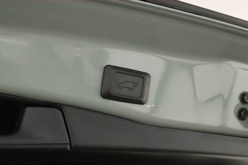 Toyota RAV4 (2022) 2.5 Hybrid - fotka 15 z 17