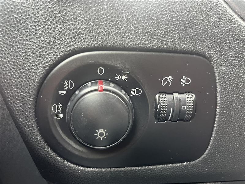 Seat Leon 1,4 MPi 63KW KLIMA ČR - fotka 23 z 30