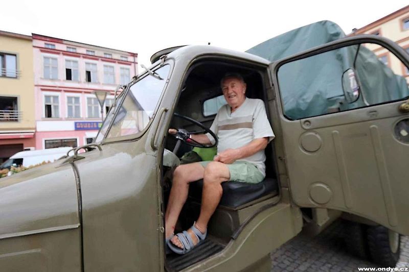 Hlučínská krmášová jízda veteránů.