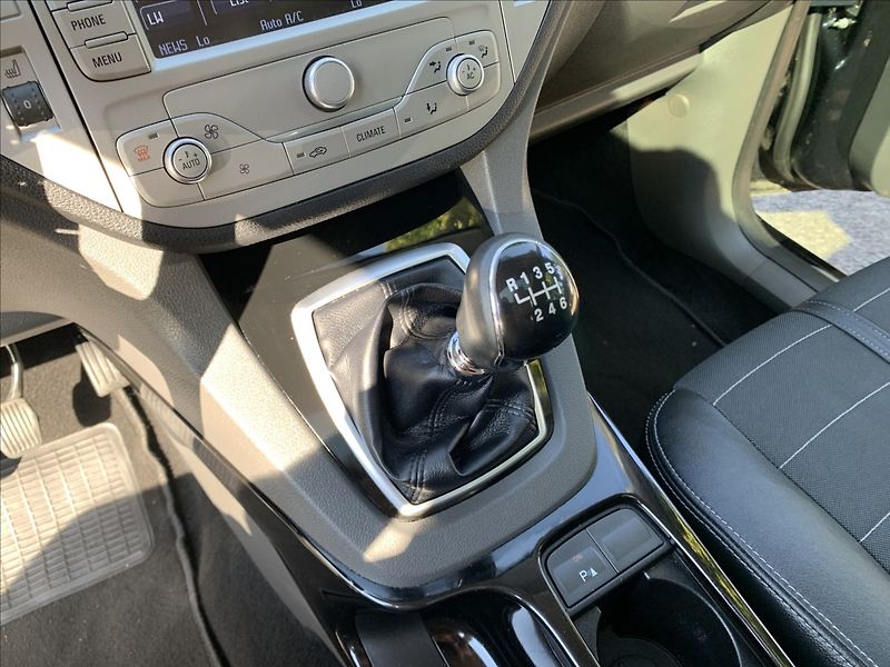Ford Kuga 2,0 TDCI 4x4 - fotka 14 z 21