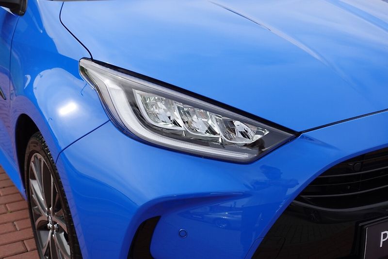 Toyota Yaris HSD Premiere Edition druhá sad - fotka 36 z 38
