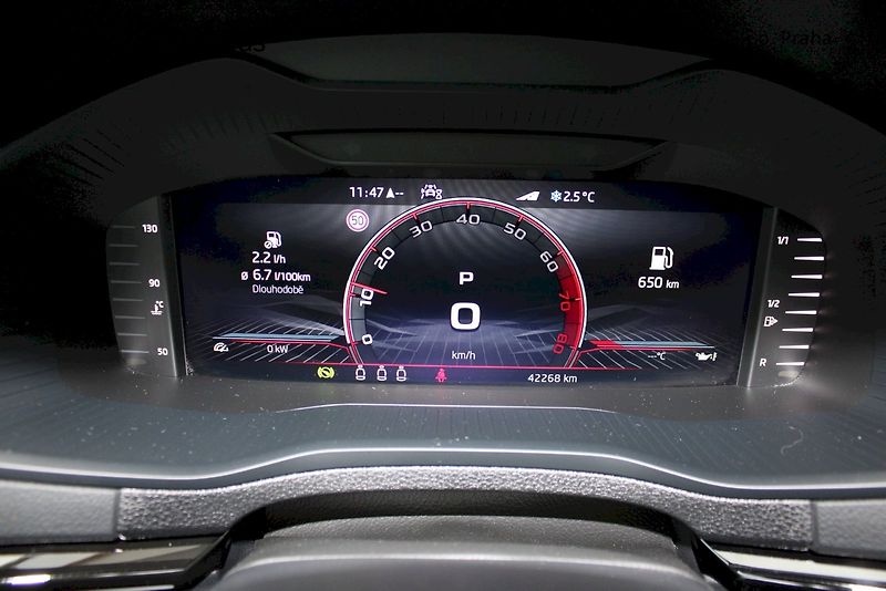 Škoda Karoq (2023) Sportline 1,5 TSI 110kW DSG - fotka 13 z 30