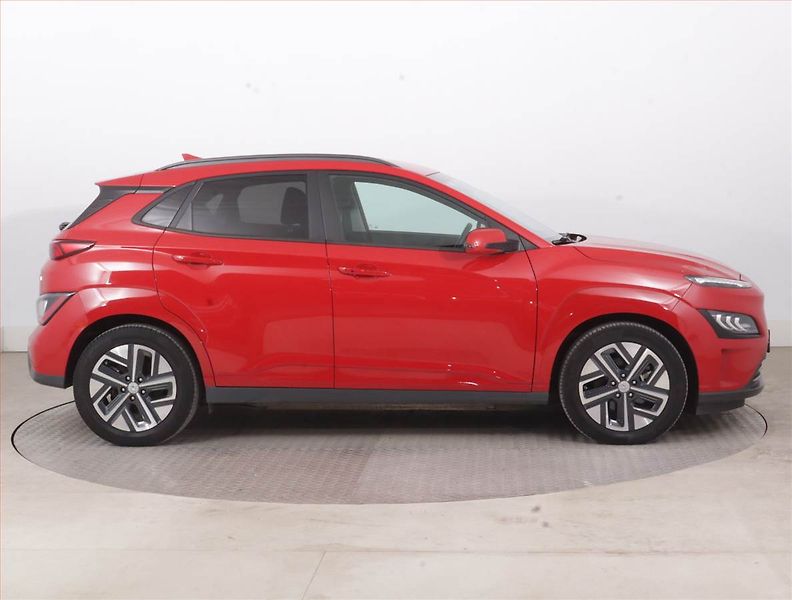 Hyundai Kona (2022) Prime Electric 64 kWh - fotka 6 z 20
