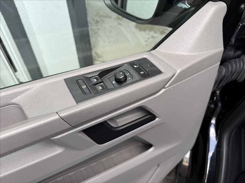 Volkswagen Caravelle 2,0 Long,110kW,4x4,po servisu - fotka 19 z 28