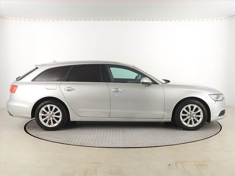 Audi A6 (2012) 3.0 TDI, Xenony, Park. senzory - fotka 6 z 18