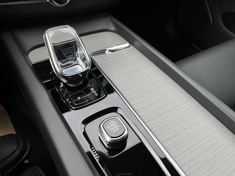Volvo XC60 B5 AWD PLUS DARK/360/vent/kola - fotka 47 z 50