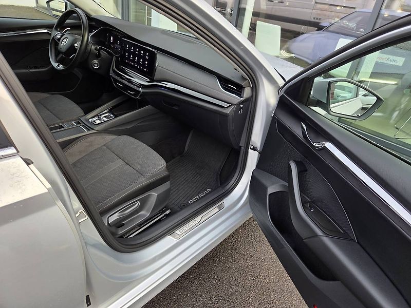 Škoda Octavia 2.0 TDI 4x4 110kW DSG STYLE - fotka 40 z 44