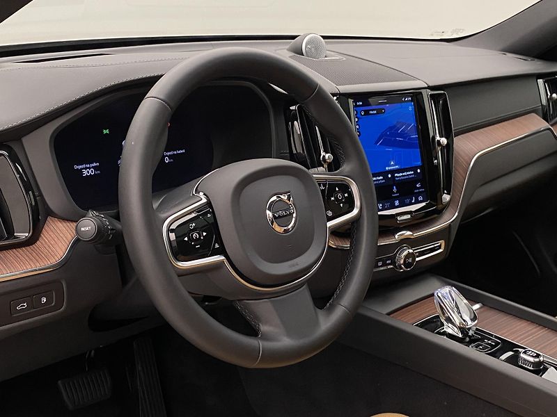 Volvo XC60 T6 AWD RECHARGE DARK ULTIMATE  - fotka 18 z 66