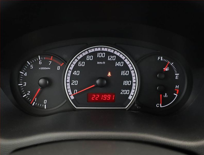 Suzuki Swift (2005) 1.5, nová STK, Klima - fotka 9 z 15