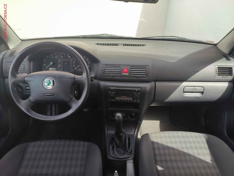 Škoda Octavia (2005) 1.6I, ČR, TZ, El.výbava - fotka 8 z 15