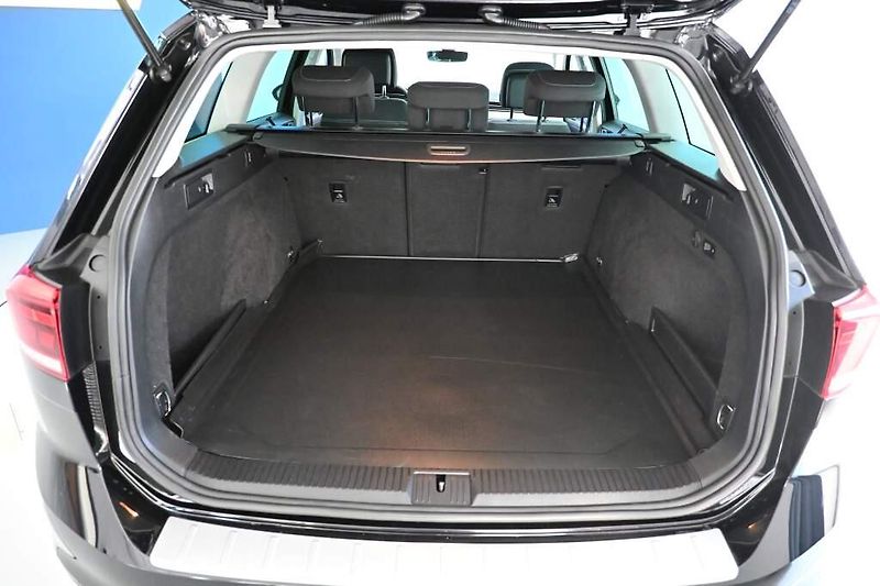 Volkswagen Passat (2023) 2.0 LED ACC Tažné Masáž SCR Bu - fotka 8 z 34