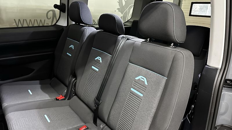Ford Tourneo Connect ZÁRUKA / 7 MÍST / TOP STAV - fotka 21 z 40