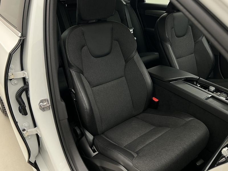Volvo V90 B4 MOMENTUM AUT  - fotka 19 z 44