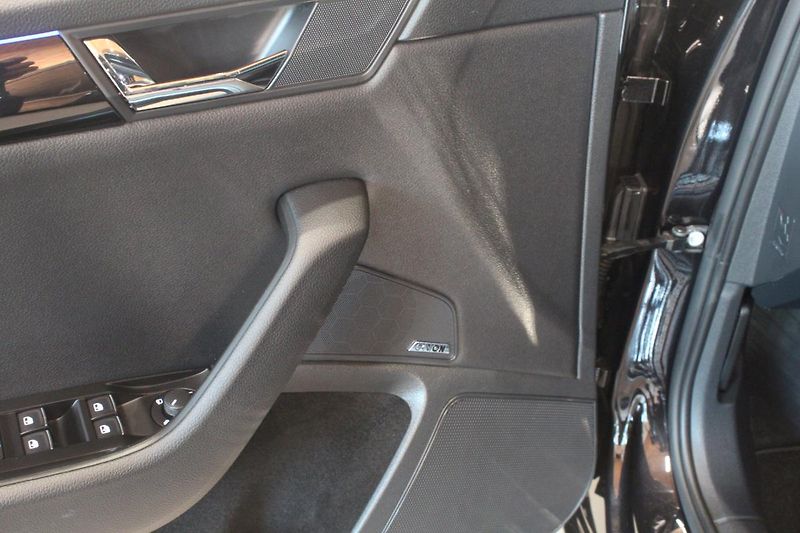 Škoda Superb (2019) 2.0TDI DSG L&K 4x4 Display - fotka 17 z 45