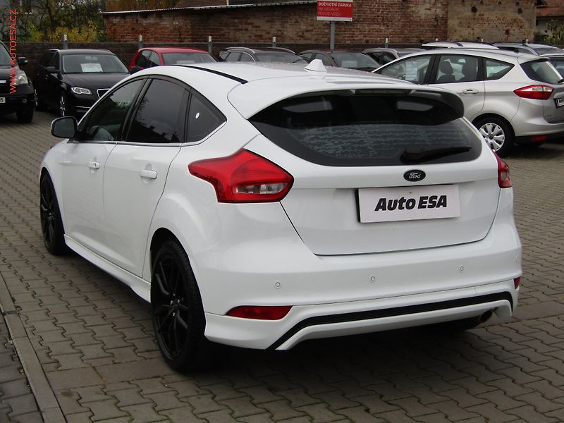 Ford Focus (2015) 2.0 TDCi, Titanium, AT, bixen - fotka 6 z 20
