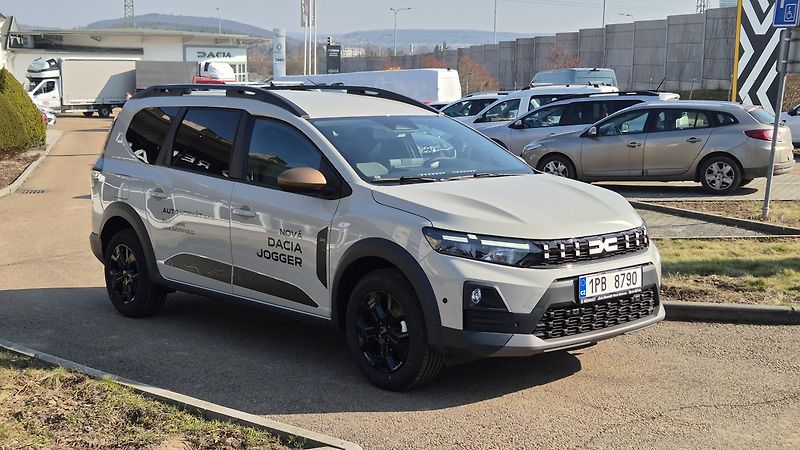 Dacia Jogger (2026) Extreme TCe 110 7 míst - fotka 2 z 11