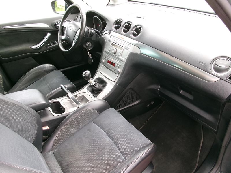 Ford S-MAX 2,0TDCi PANORAMA AC TEMP - fotka 16 z 23