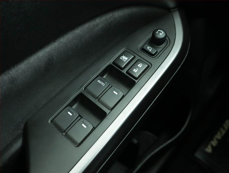 Suzuki Vitara (2022) Elegance 1.4 BoosterJet, 4X4 - fotka 15 z 15