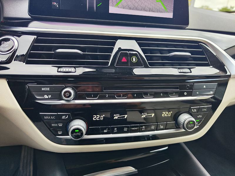 BMW Řada 5 520d/140kW Sportline - fotka 21 z 34