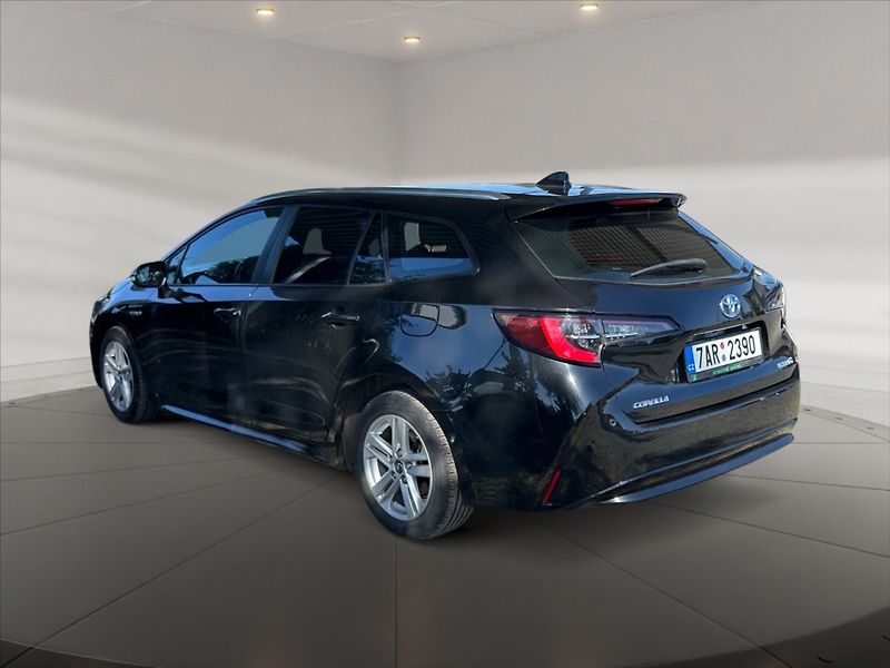 Toyota Corolla 1,8 TS Hybrid Comfort AT - fotka 4 z 11