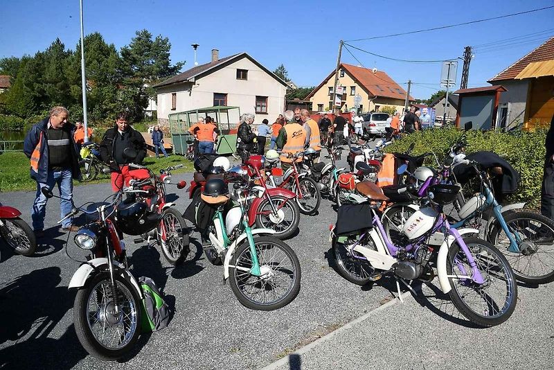Kublovský sraz mopedů