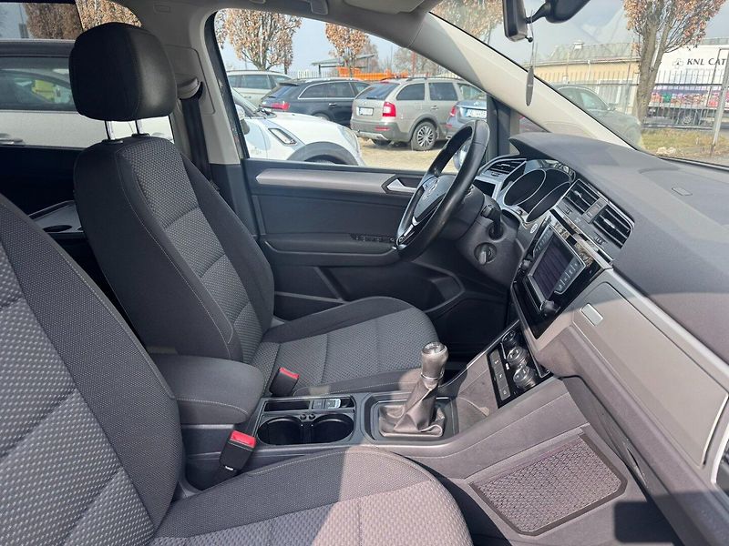 Volkswagen Touran (2016) 7X 2,0 TDI 110 KW 2 MAJ TAŽNÉ - fotka 37 z 50