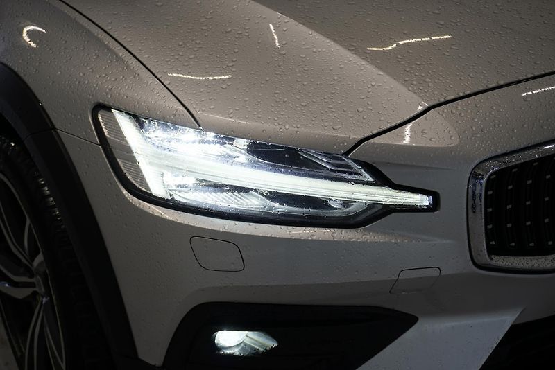 Volvo V60  CROSS COUNTRY D4 POLESTAR 4X4 - fotka 10 z 30
