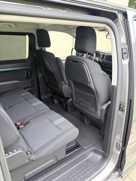 Peugeot Traveller (2018)  2.0 BlueHDi, 8 míst - fotka 21 z 27