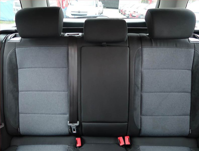 Volkswagen Golf (2011) 1.6 TDI, Tempomat - fotka 10 z 18